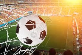 浙江男篮以55-54战胜深圳男篮，约翰逊和兰道夫贡献关键得分，浙江内线优势明显，深圳末节发力缩小分差，但最终惜败。