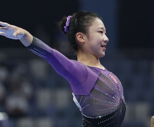 “小虎军中无戏言”火了，老年卡牌关键控制，一波团翻盘